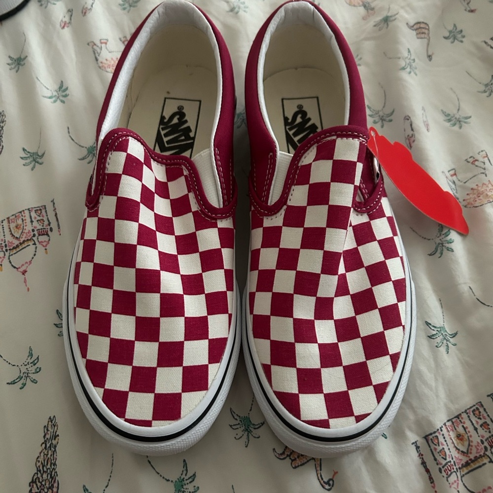 NEVER WORN pinkish burgundy vans